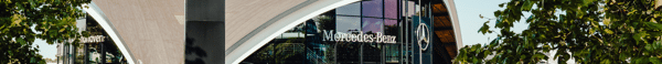 ASV Eindhoven Pand Het pand van ASV Eindhoven is het herkenbare gezicht van Mercedes-Benz in de regio. Dit moderne en representatieve gebouw biedt ruimte aan showroom, werkplaats en serviceafdeling, waar klanten terechtkunnen voor de nieuwste modellen, onderhoud en persoonlijk advies. Het pand straalt kwaliteit en gastvrijheid uit en vormt het kloppend hart van ASV Automobielbedrijven in Eindhoven.