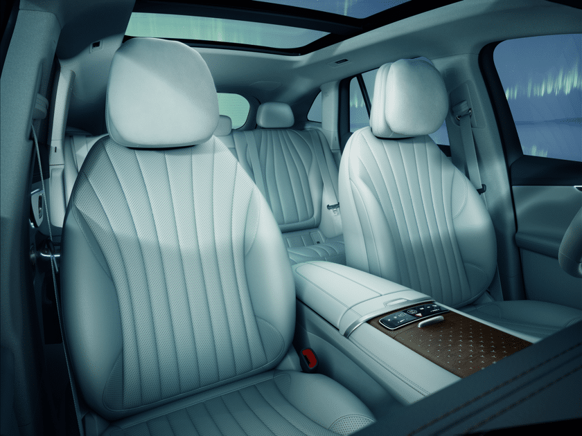 Mercedes-Benz EQE SUV in beeld 6