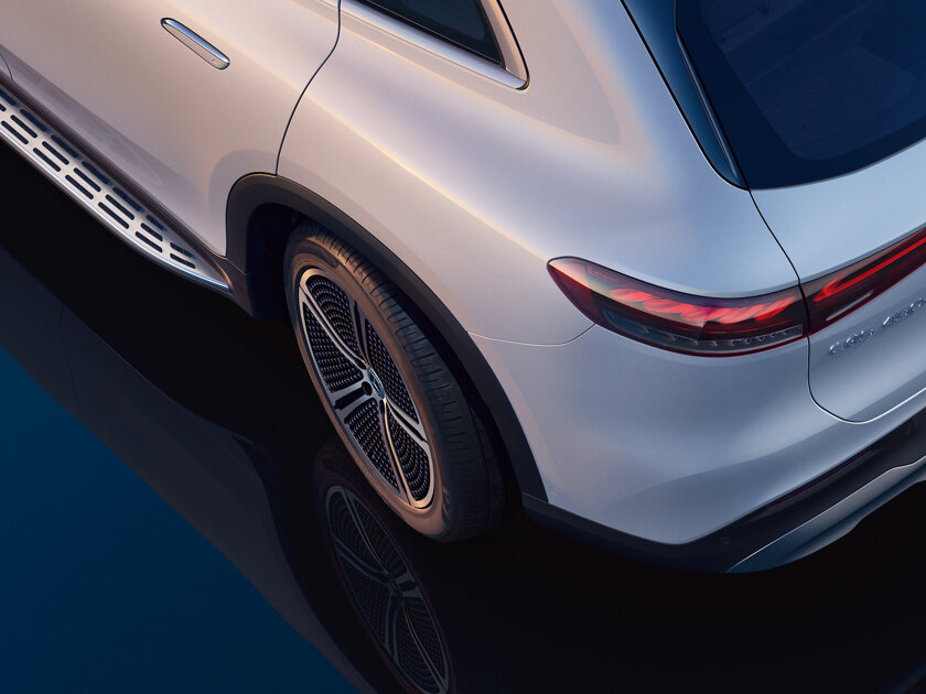 Mercedes-Benz EQS SUV in beeld 1
