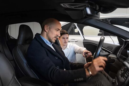 auto-az-klant-verkoper-auto-interieur-auto-kopen-2160x1440