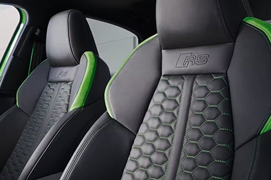 Audi-RS-3-Limousine-interieur