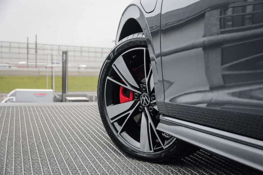 golf-gte-hybride-auto-hoogenboom-velgen-bestellen-1024x683