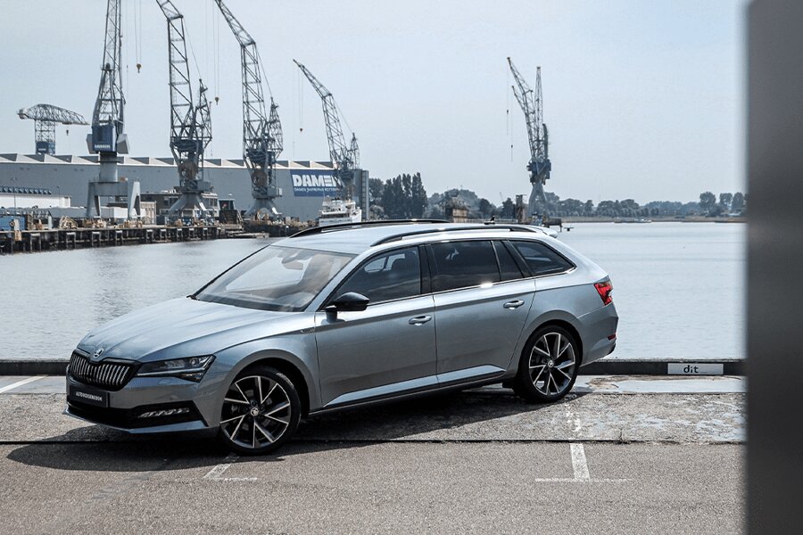 Plug-in-hyrbide-auto-elektrisch-rotterdam-hoogenboom