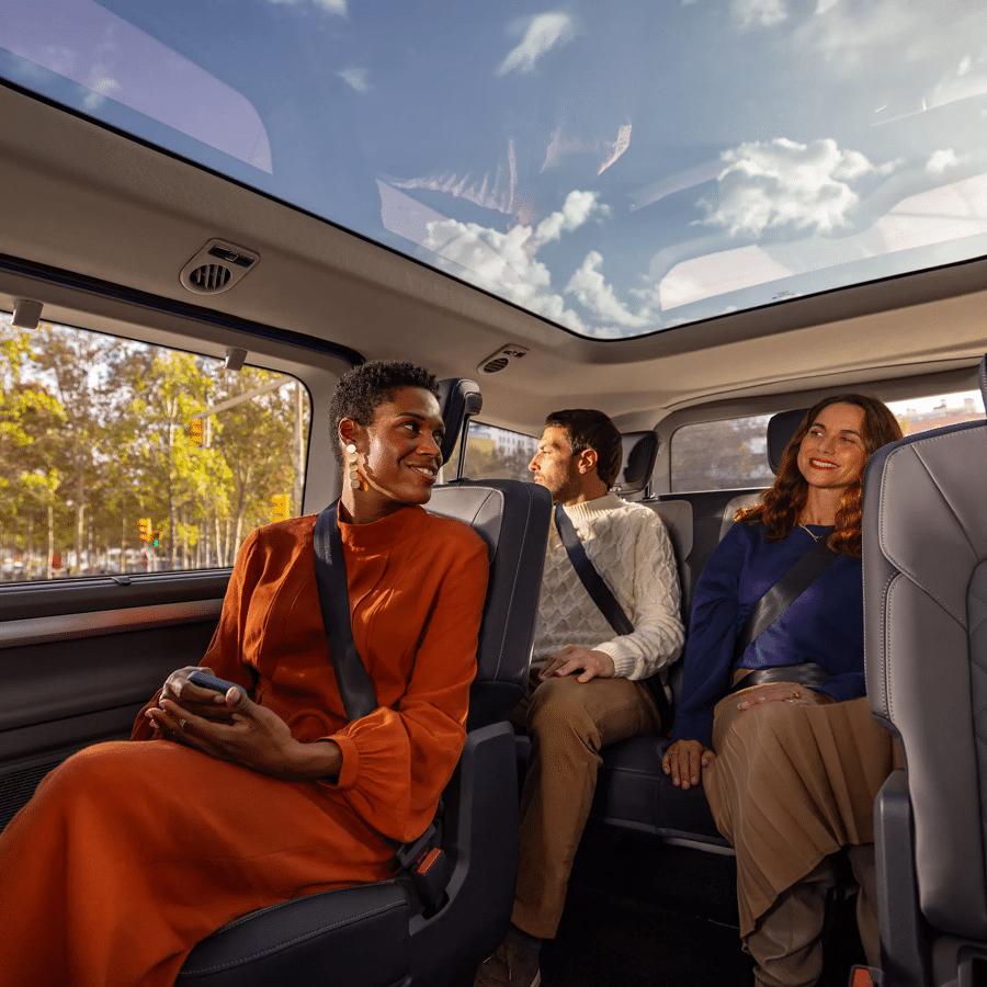 Volkswagen-Bedrijfswagens-Nieuwe-e-Caravelle-25-CS-UK-Panoramadak
