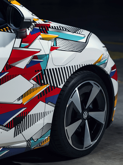 ID. Polo laadklep staand