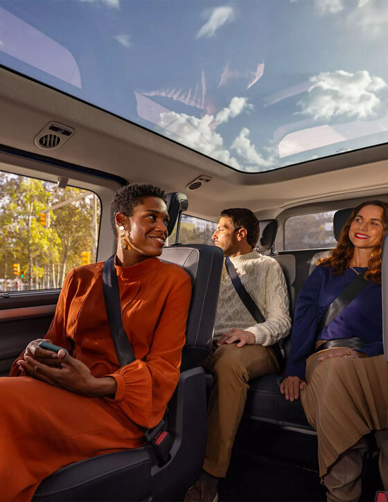 Elroq-Zoom-3_0000_Volkswagen-Bedrijfswagens-Nieuwe-e-Caravelle-25-CS-UK-Panoramadak