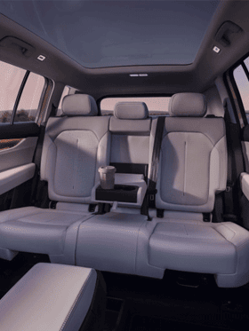 tegel_0002_800_peaq_054_rear_seats_armrest