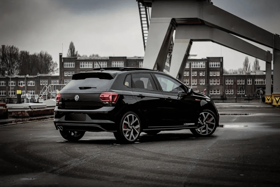Volkswagen-Polo-Rotterdam-Auto-Hoogenboom-achterkant-1024x683