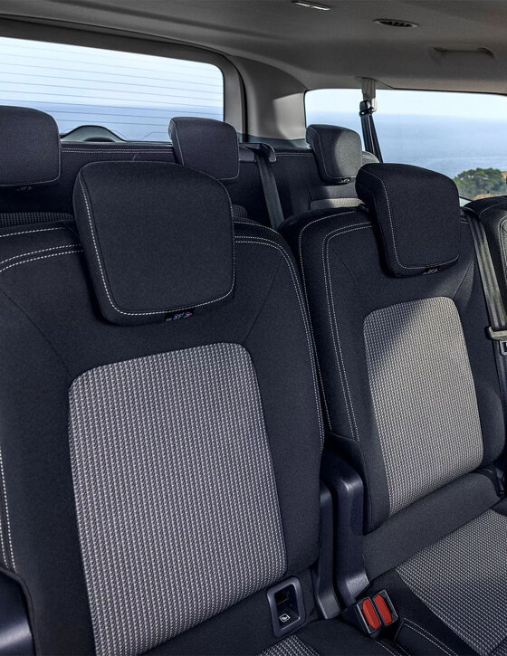 Elroq-Zoom-3_0001_Volkswagen-Bedrijfswagens-Nieuwe-e-Caravelle-25-CS-UK-bekleding