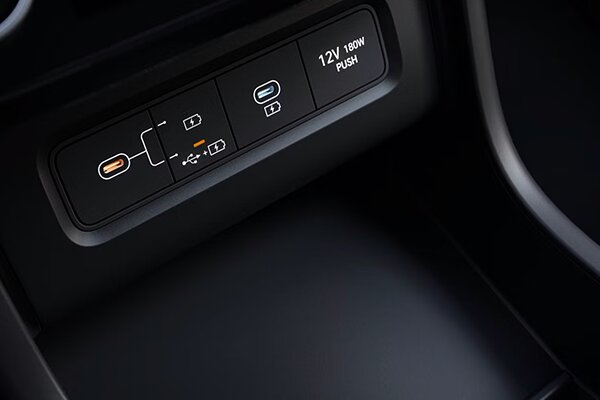 USB-C Type Hyundai TUCSON 2024