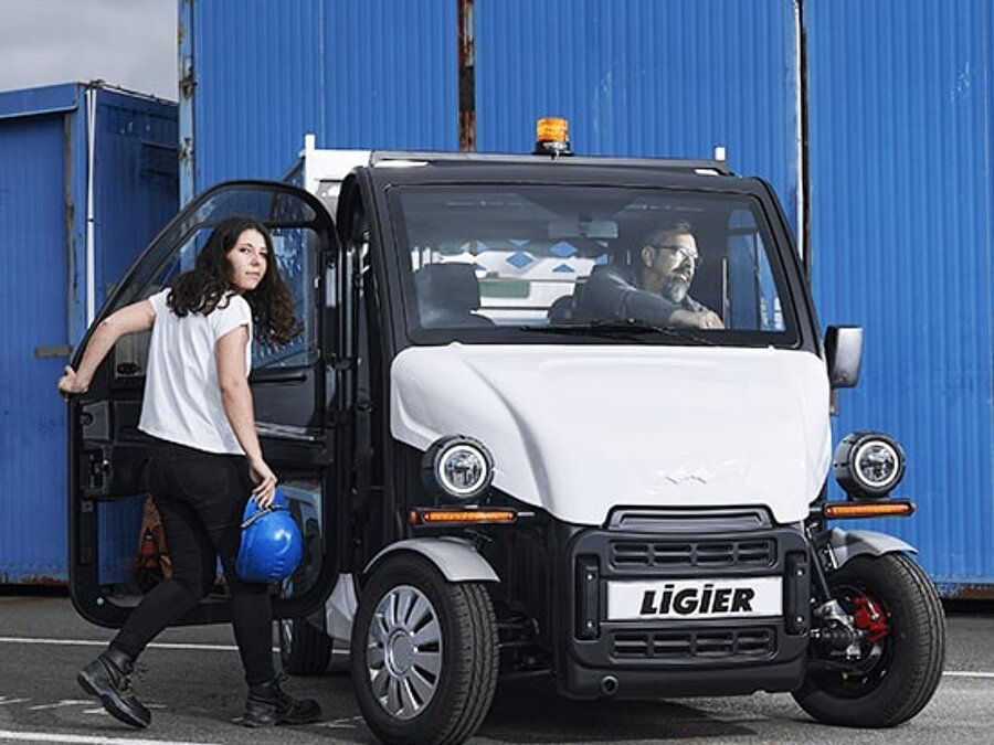Voiture-electrique-Ligier-Professional-min-min (1)