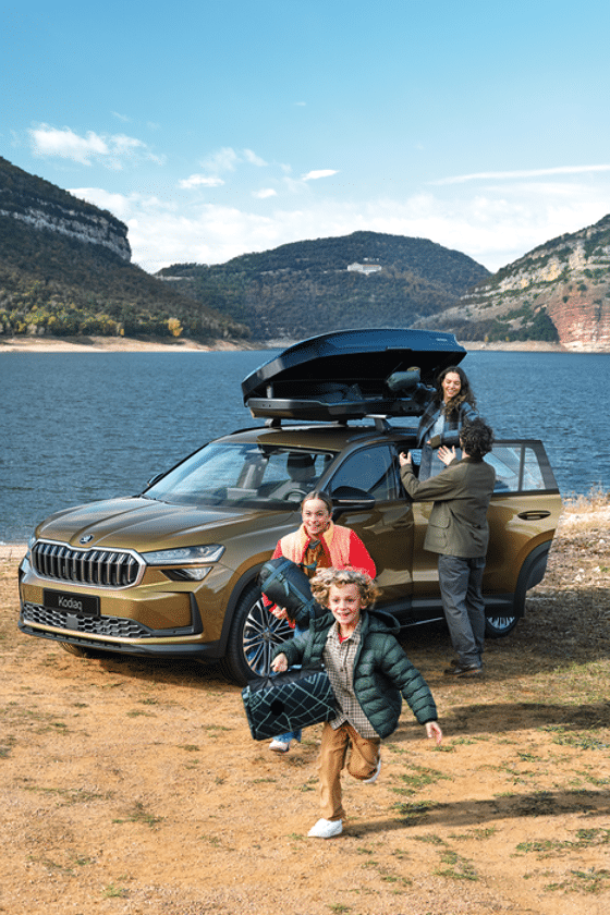 Web Ready PNG-GA_Genuine_Accessories_Campaign_2026_Kodiaq_Summer_Wheel_20_Venus_Roofbox_Picnic_blanket_Sleeping_bag