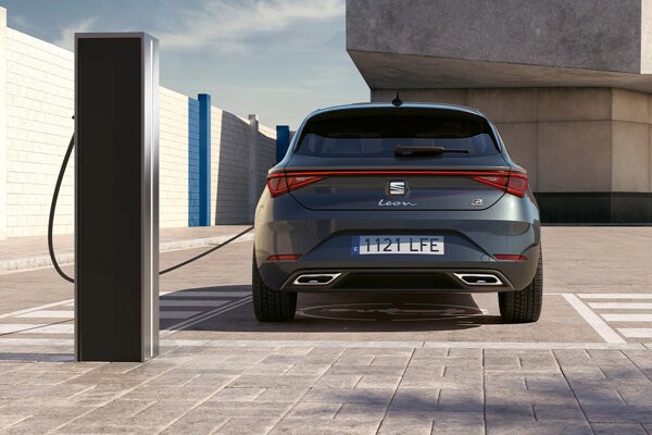 seat-leon-2025-led-taillights.jpg