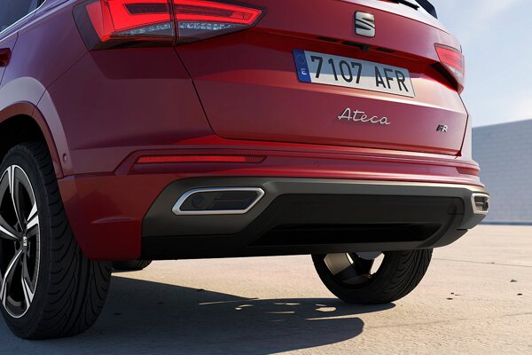 seat-ateca-velvet-red-colour-with-exhaust-rear-pipes.jpg