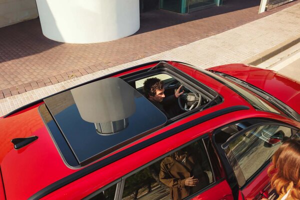 seat-leon-sp-desire-red-colour-panoramic-sunroof.jpg