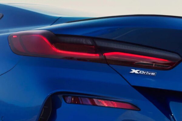 bmw-8-serie-blauw-coupe-achterlicht-1520x1014.jpg