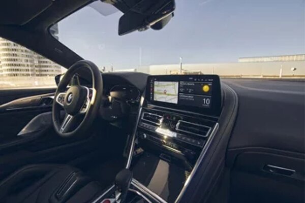 bmw-m8-coupe-interieur-cockpit.jpg