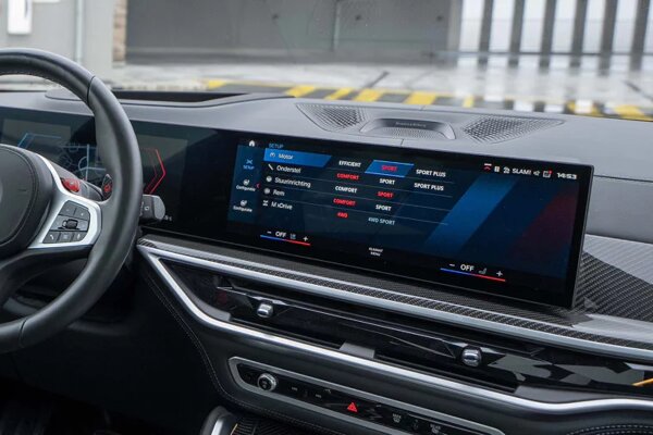 bmw-x5m-interieur-curved-display-ekris.jpg
