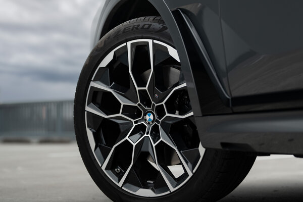 BMW-X7LCI-GRIJS-PARKEERGARAGE-12