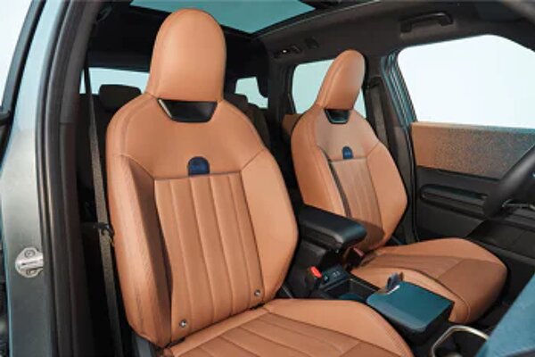 mini-countryman-electric-interieur-stoelen-1040x694.jpg