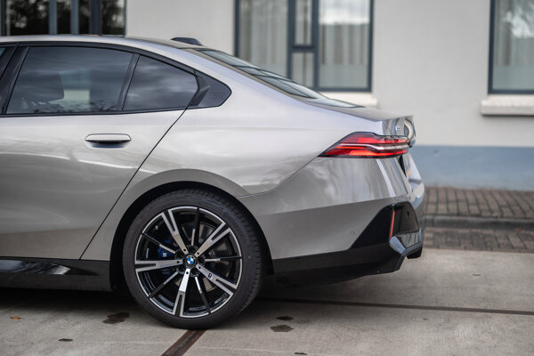 04-Get to know-BMW, Electrisch, i5-DENN2060