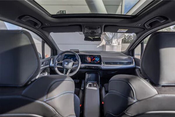 bmw-2-active-tourer-18i-zwart-interieur-cockpit.jpg