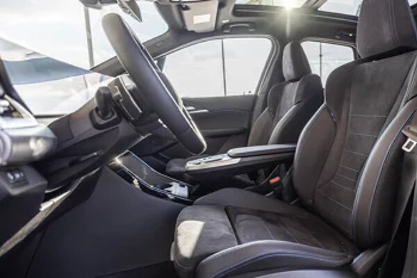 bmw-2-active-tourer-18i-zwart-interieur-stoelen.jpg