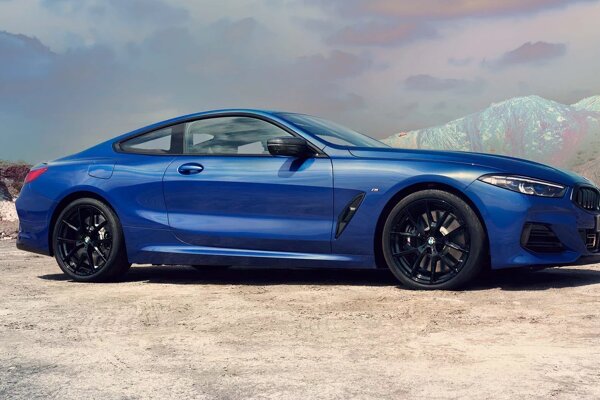 bmw-8-serie-blauw-coupe-2560x1280.jpg