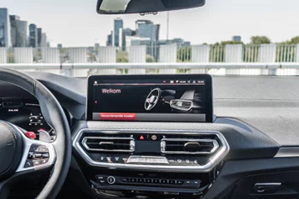 bmw-x4m-interieur-display-1040x694.jpg