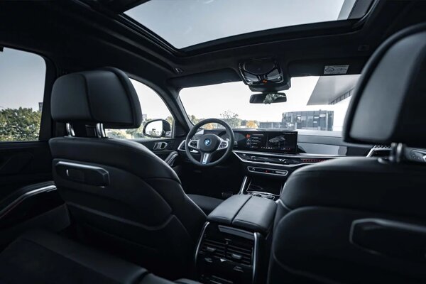 bmw-x6-interieur-cockpit-ekris.jpg