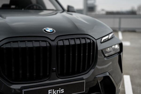 BMW-X7LCI-GRIJS-PARKEERGARAGE-21