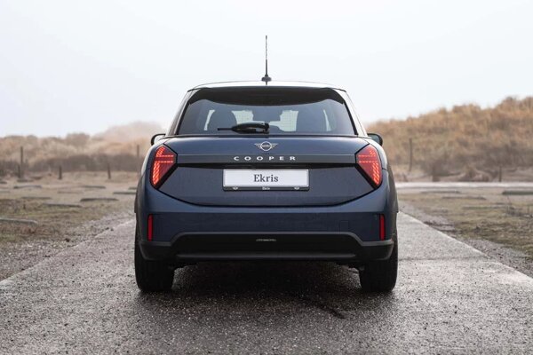 mini-cooper-5-deurs-blauw-achterkant-duinen-ekris.jpg