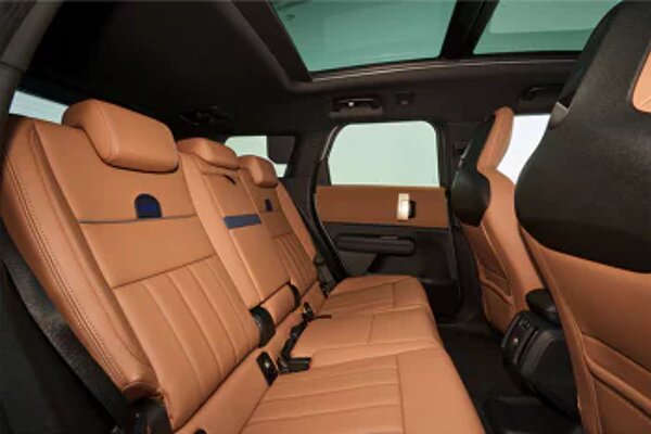 mini-countryman-electric-interieur-stoelen-achter-1040x694.jpg