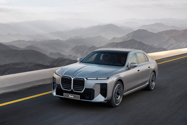 P90636112_highRes_bmw-740-xdrive-04-20-2niweuwe2
