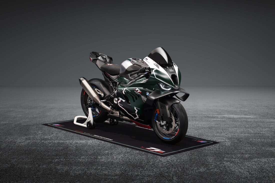 BMW_M_1000_RR_TT_Isle_Of_Man_Voorkant_Zijkant