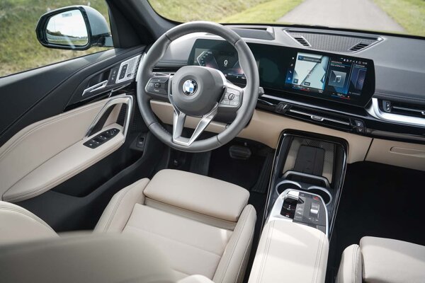 bmw-x1-technologie-interieur-automaat-ekris