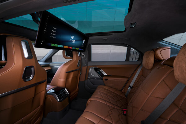 P90636175_highRes_bmw-i7-60-xdrive-04-