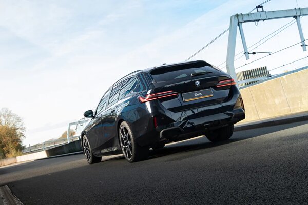 bmw-5-serie-touring-550e-xdrive-14.jpg