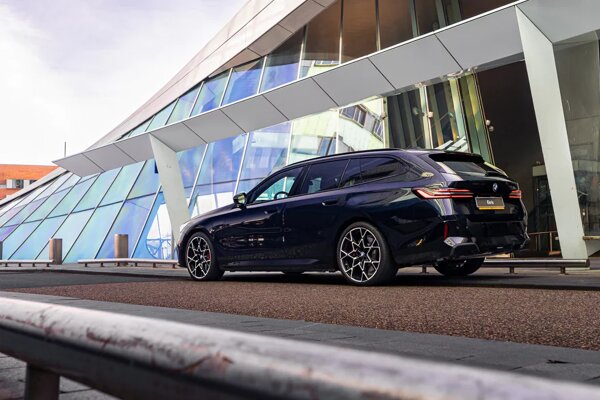 bmw-5-serie-touring-550e-xdrive-37.jpg