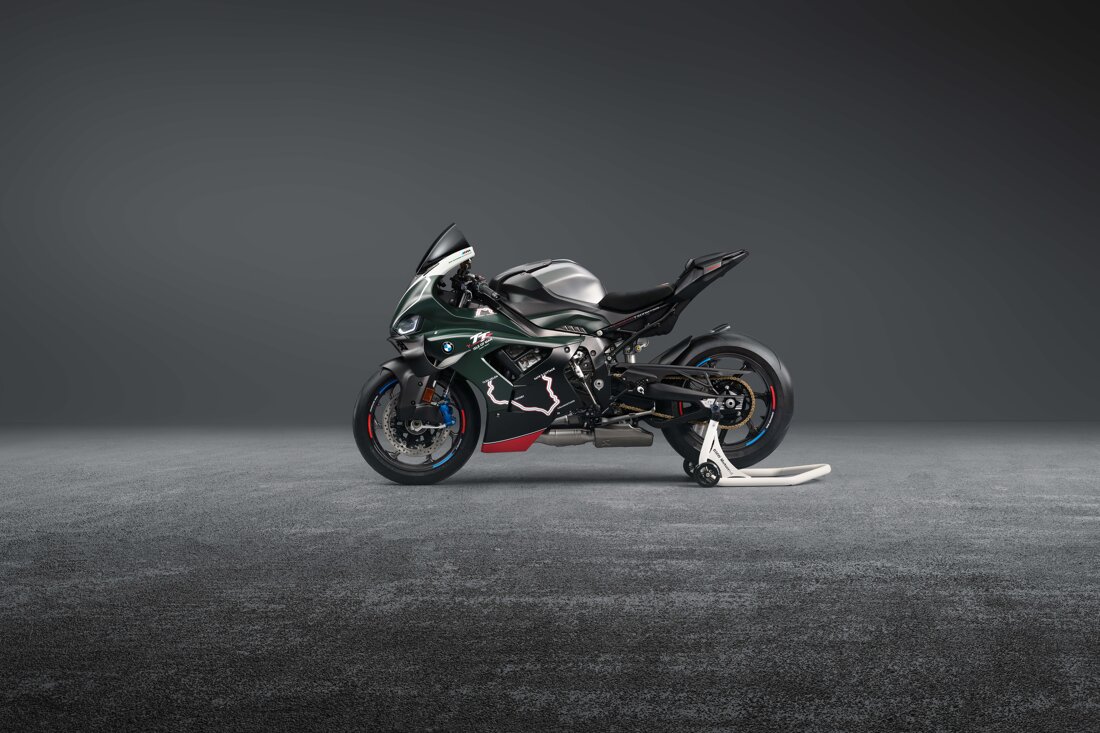 BMW_M_1000_RR_TT_Isle_Of_Man_Zijkant