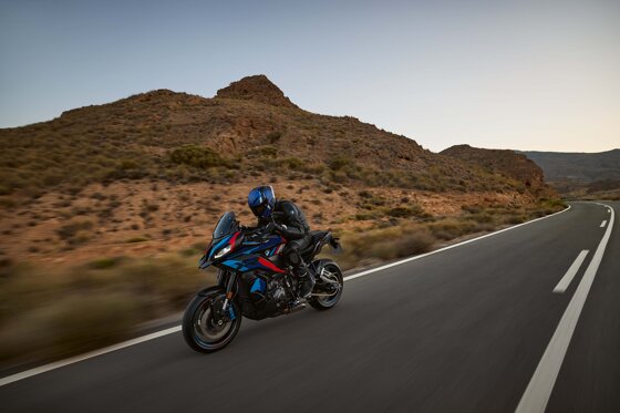 BMW__M_1000_XR_Rijdend_Ekris