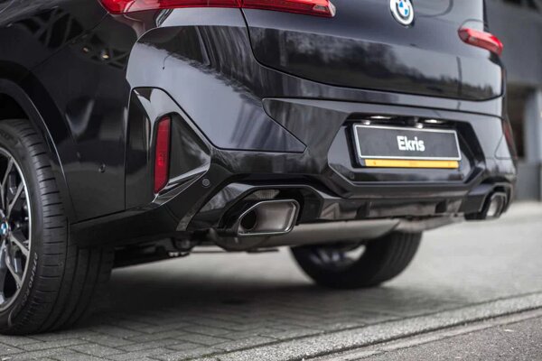 bmw-x4-zwart-achterkant-uitlaat-close-up.jpg