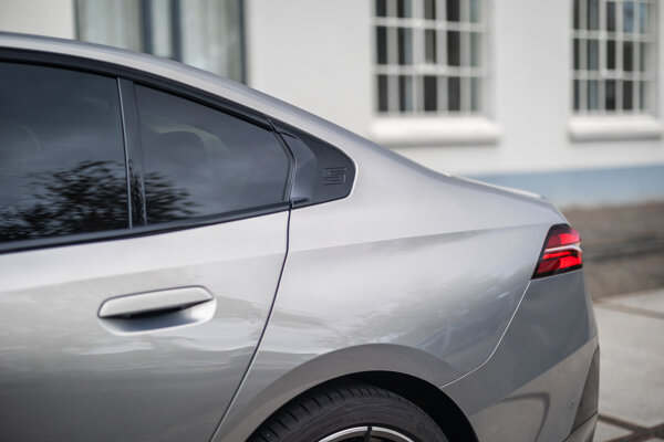 20-Get to know-BMW, Electrisch, i5-DENN2138