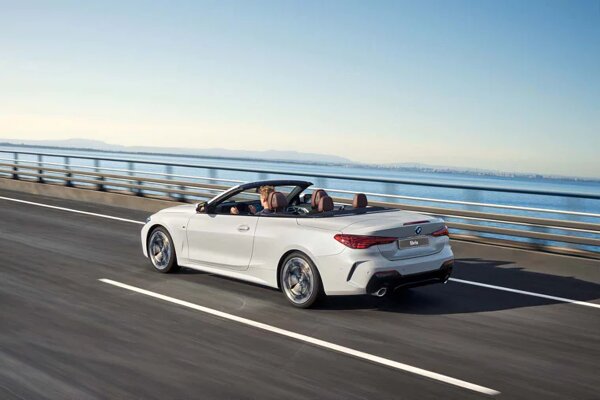 bmw-4-serie-cabrio-wit-achterkant-rijdend-ekris.jpg