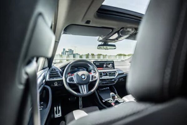 bmw-x4m-interieur-cockpit-1040x694.jpg