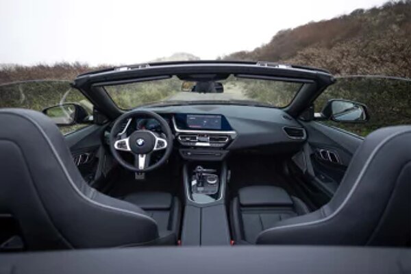 bmw-z4-interieur-cockpi.jpg