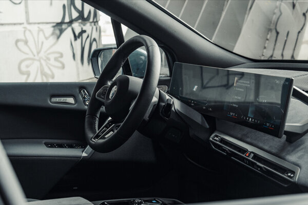 interieur-ix-curved-display