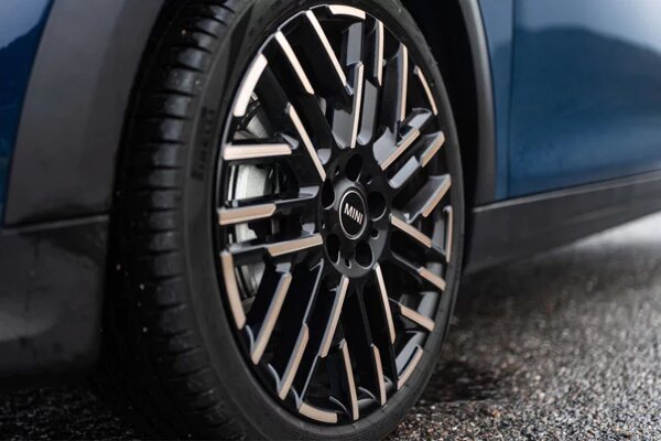 mini-cooper-5-deurs-velg-vibrant-silver-ekris.jpg
