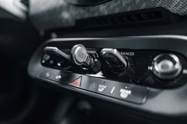 mini-cooper-electric-interieur-tuimelschakelaars-ekris.jpg