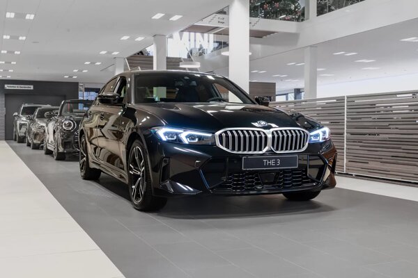 bmw-330e-sedan-1a.jpg